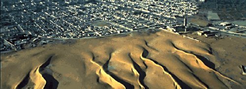 صورة فضائية تظهر كثبانا رملية تزحف على أطراف مدينة نواكشوط